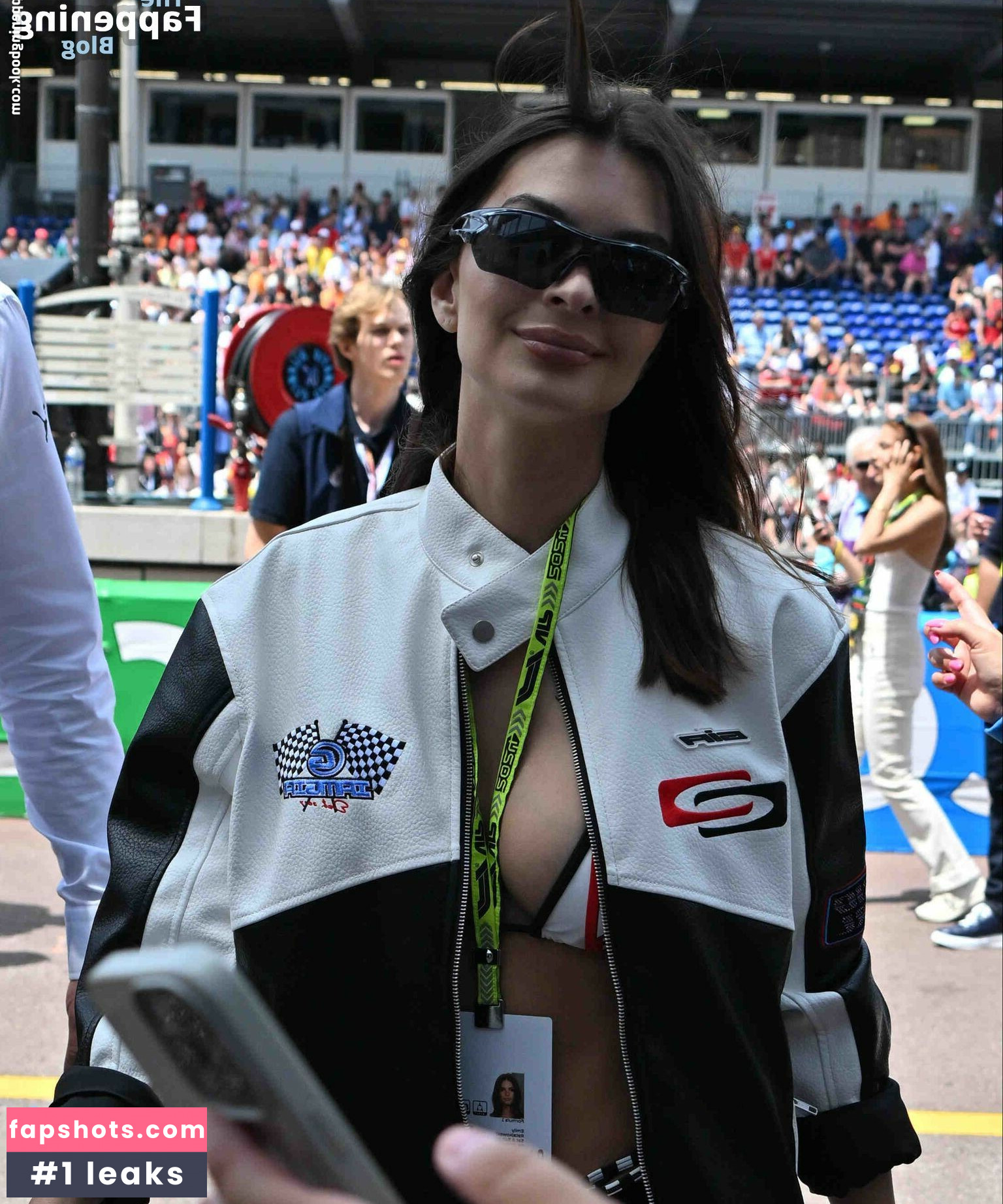 Emily Ratajkowski gallery photo #1302