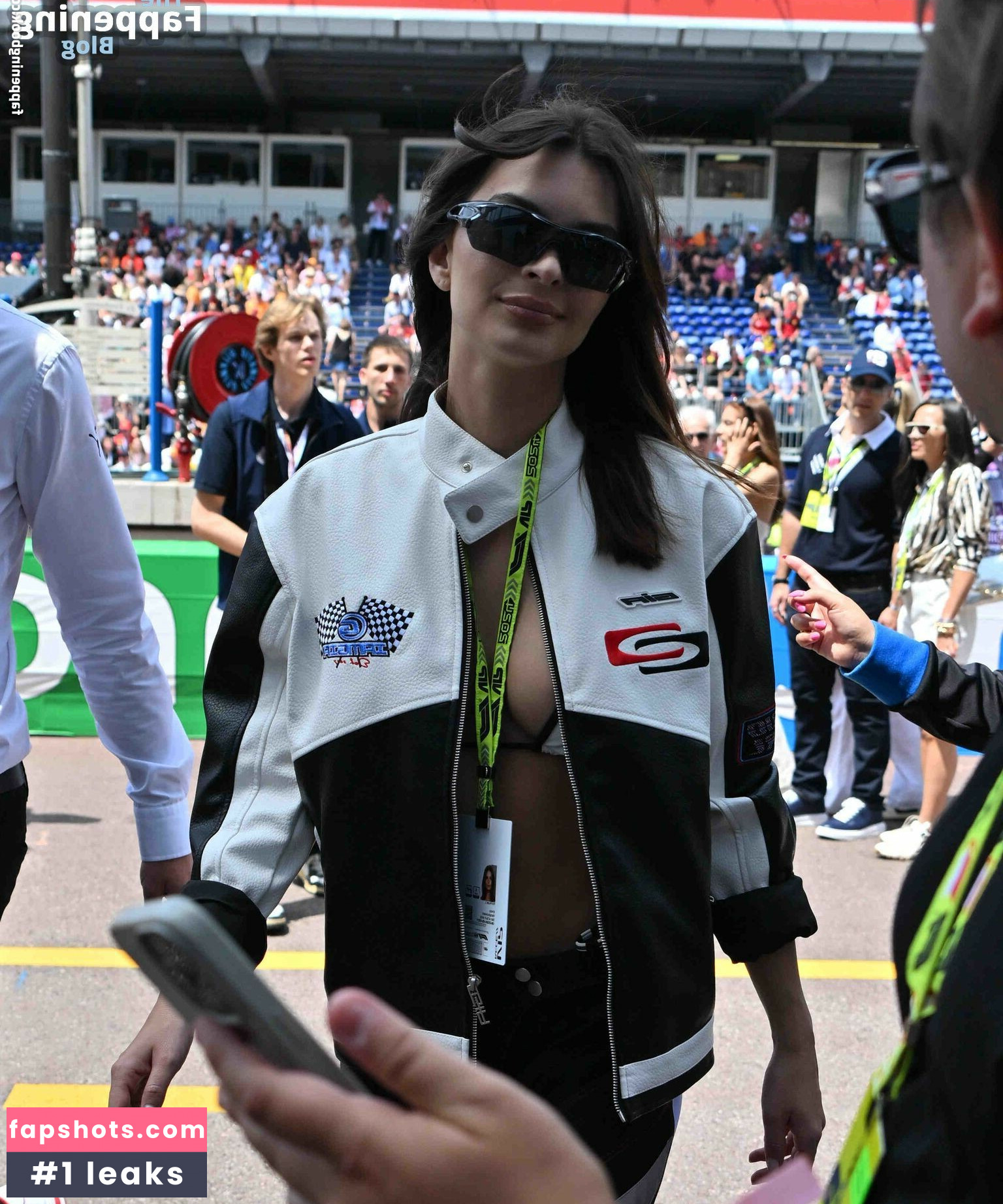 Emily Ratajkowski gallery photo #1303