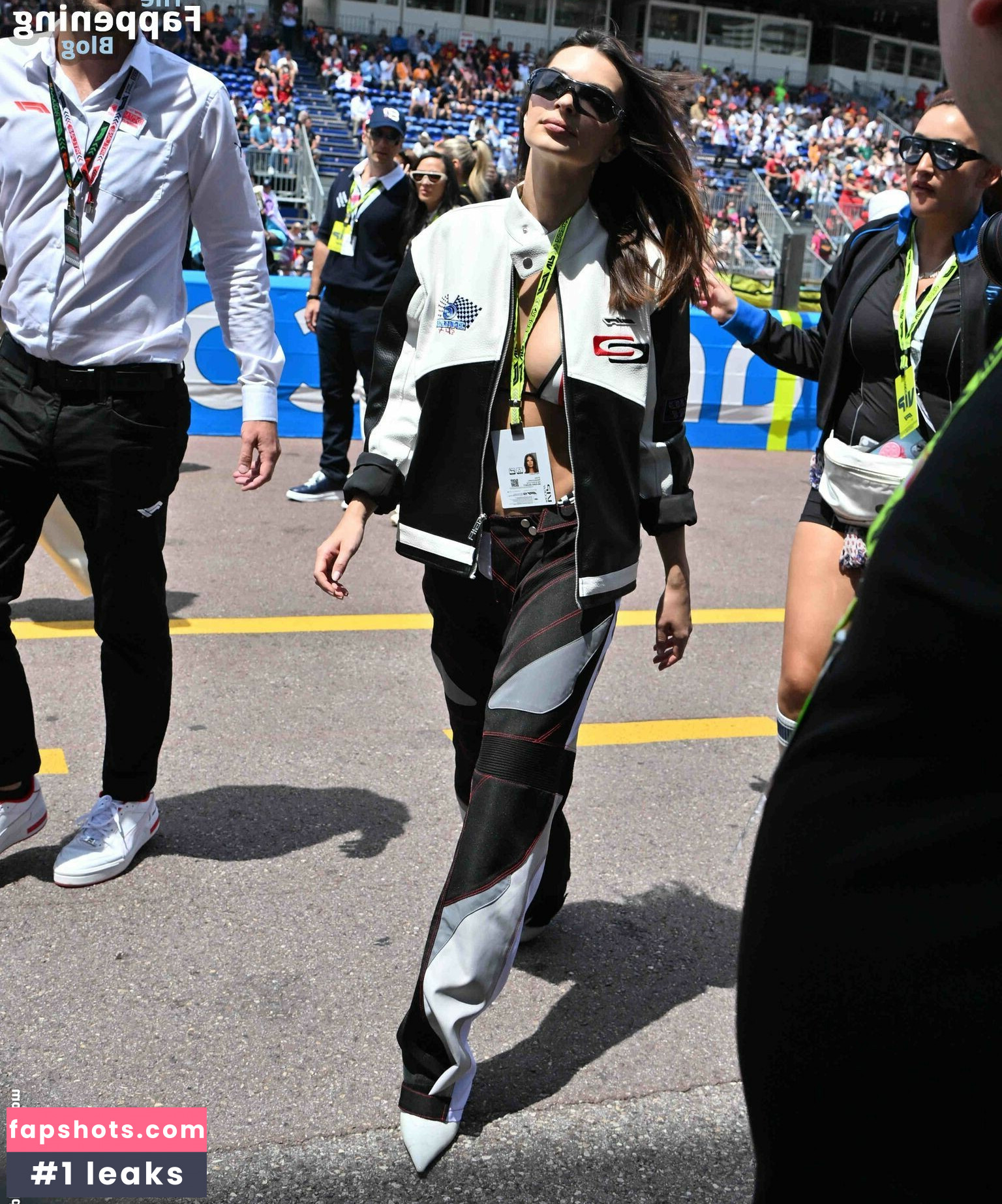 Emily Ratajkowski gallery photo #1310