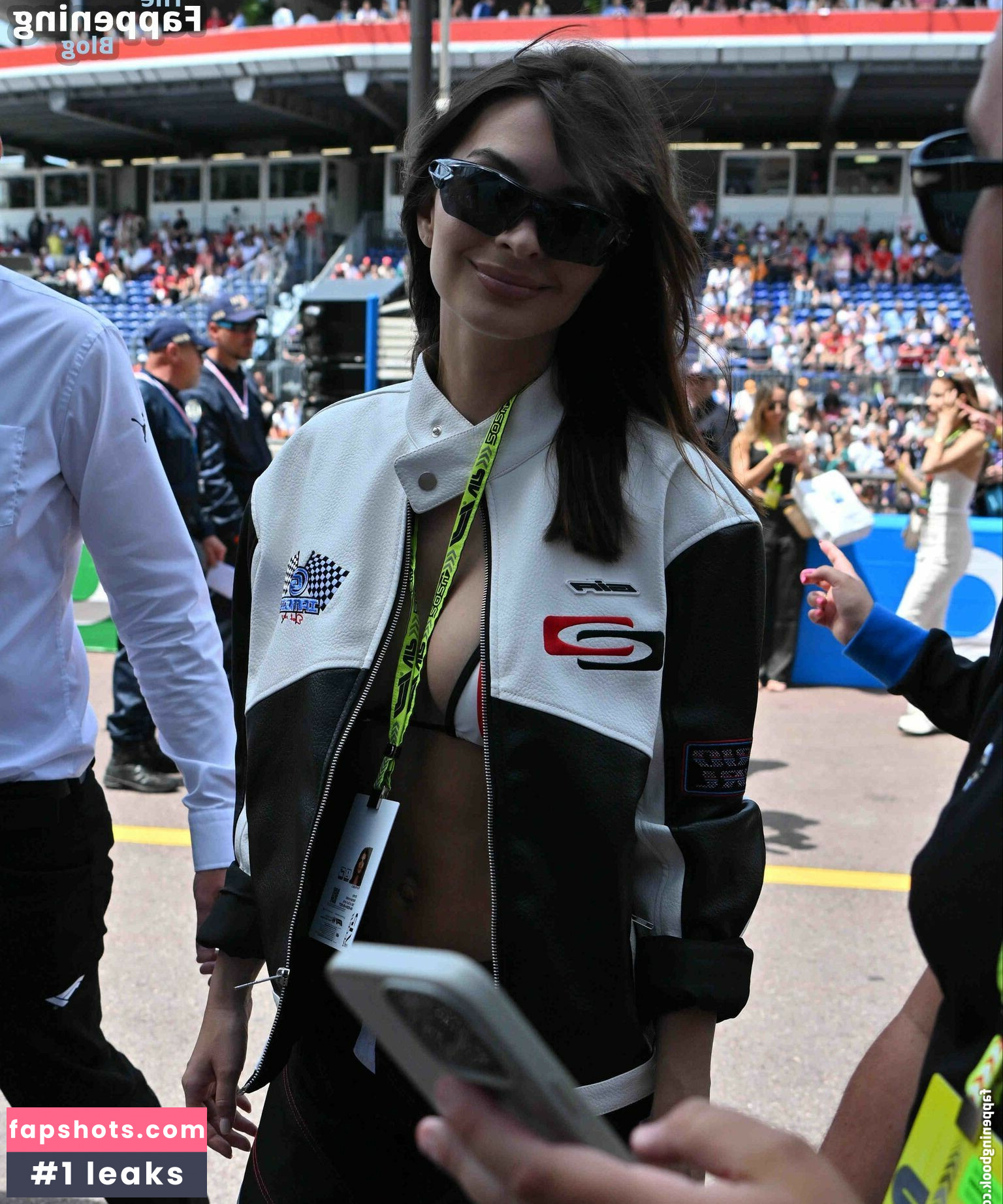 Emily Ratajkowski gallery photo #1312