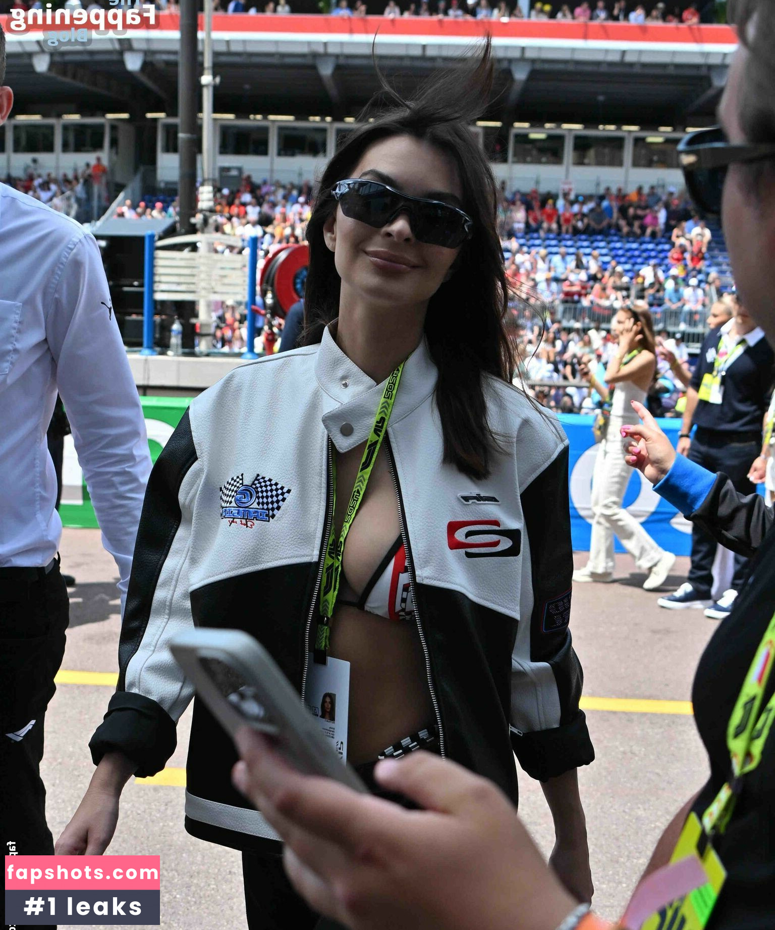 Emily Ratajkowski gallery photo #1313