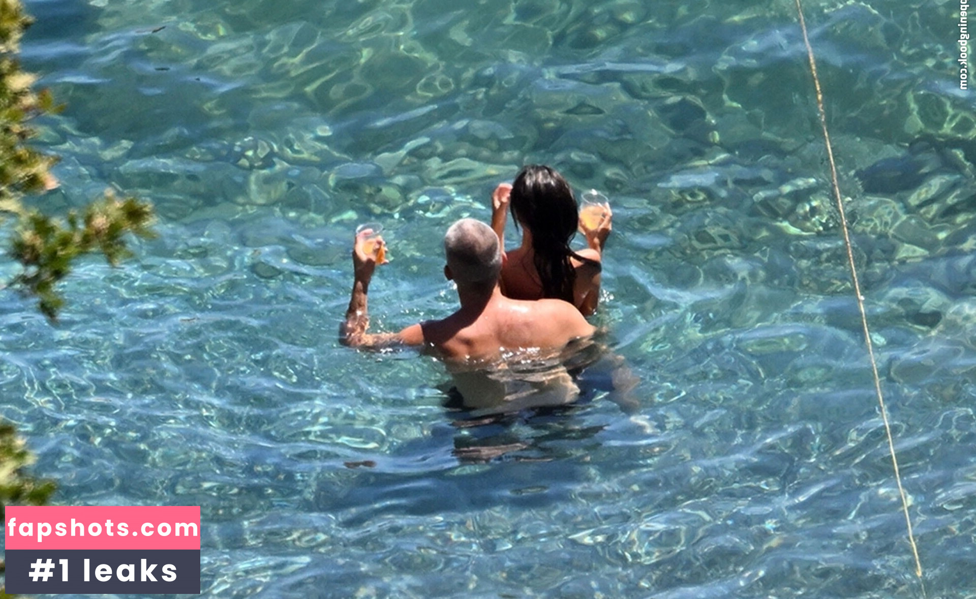 Emily Ratajkowski gallery photo #135