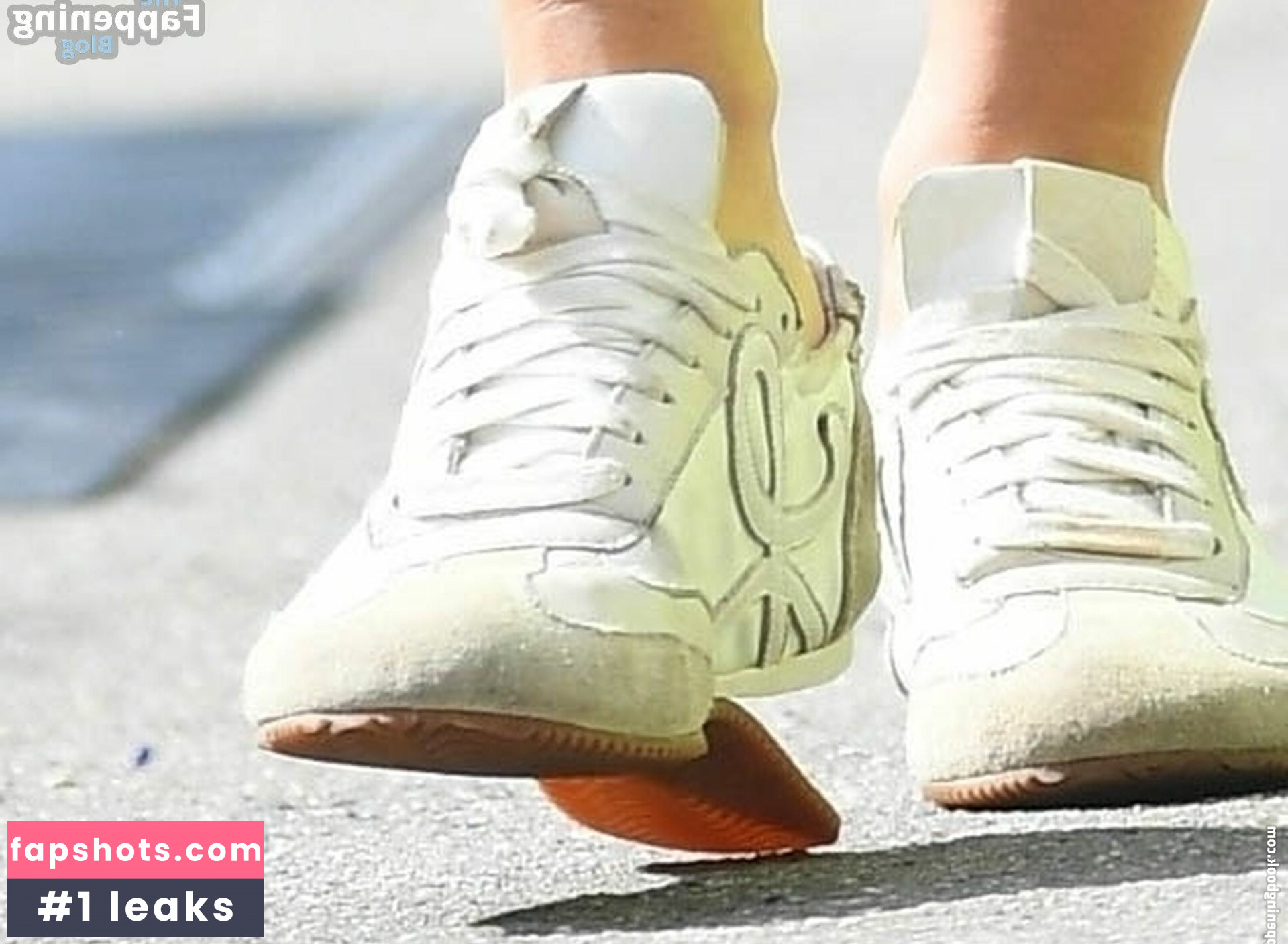 Emily Ratajkowski gallery photo #1370