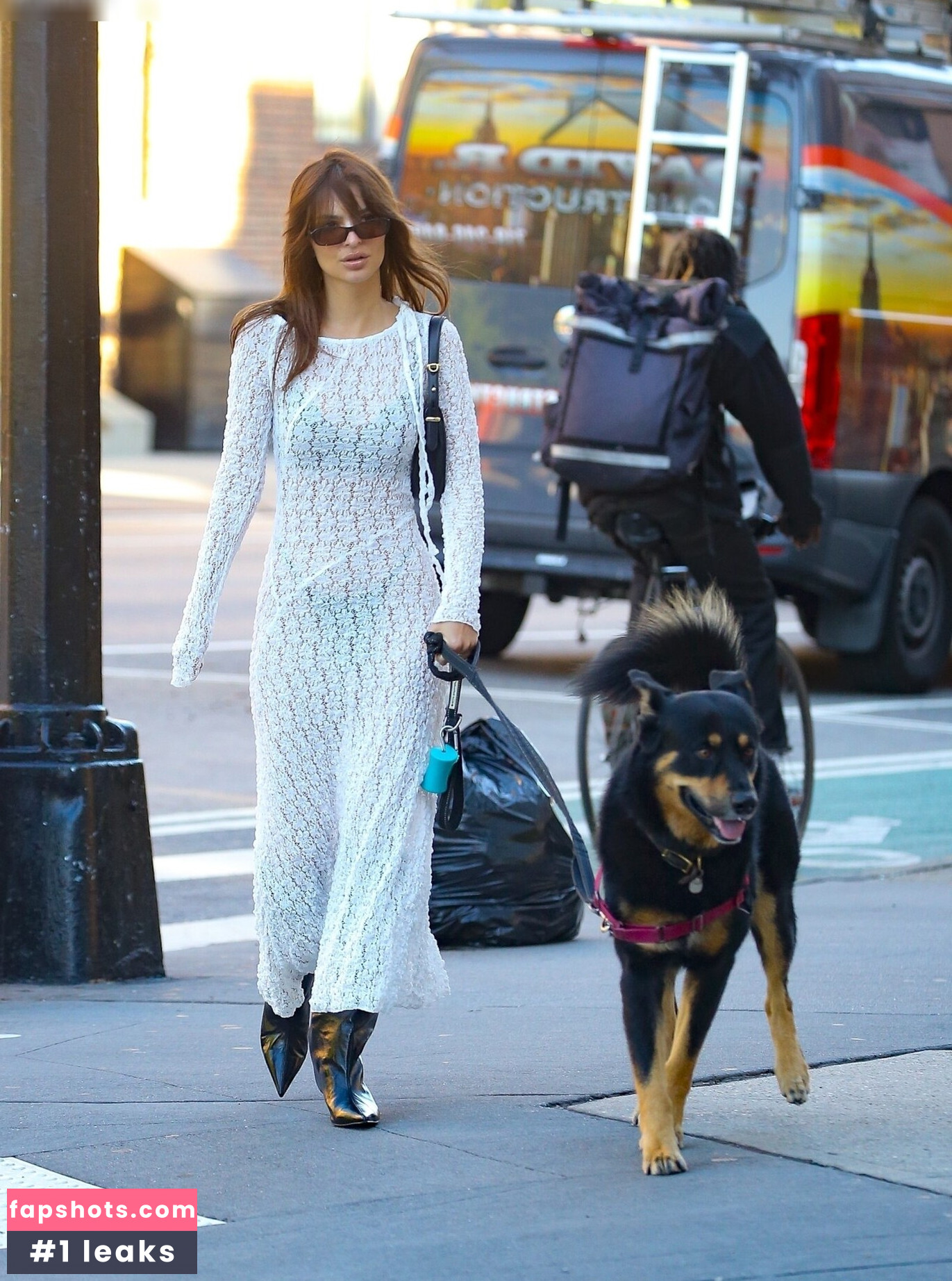 Emily Ratajkowski gallery photo #1442