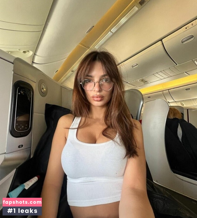 Emily Ratajkowski gallery photo #1447