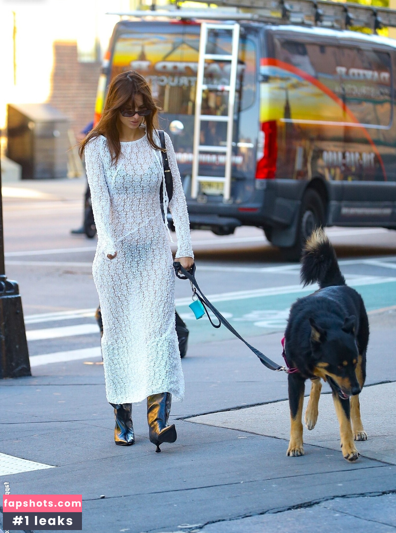 Emily Ratajkowski gallery photo #1452