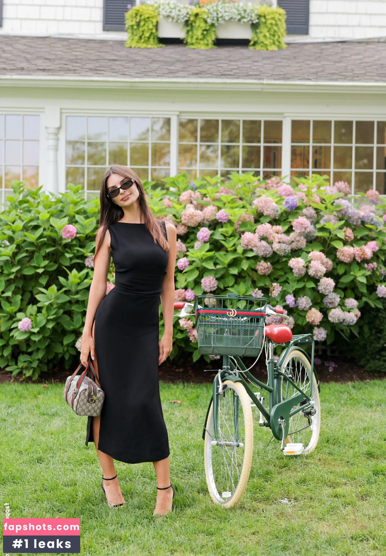 Emily Ratajkowski gallery photo #147