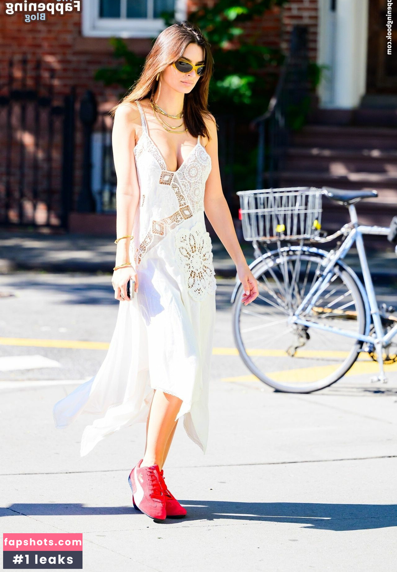 Emily Ratajkowski gallery photo #1476