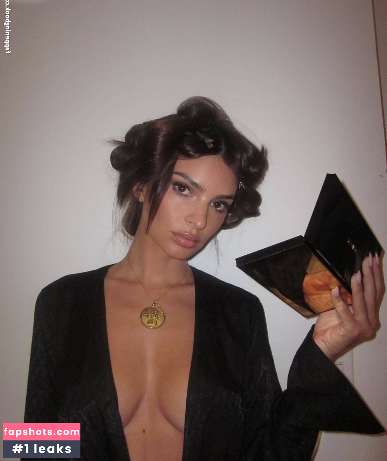 Emily Ratajkowski gallery photo #1499