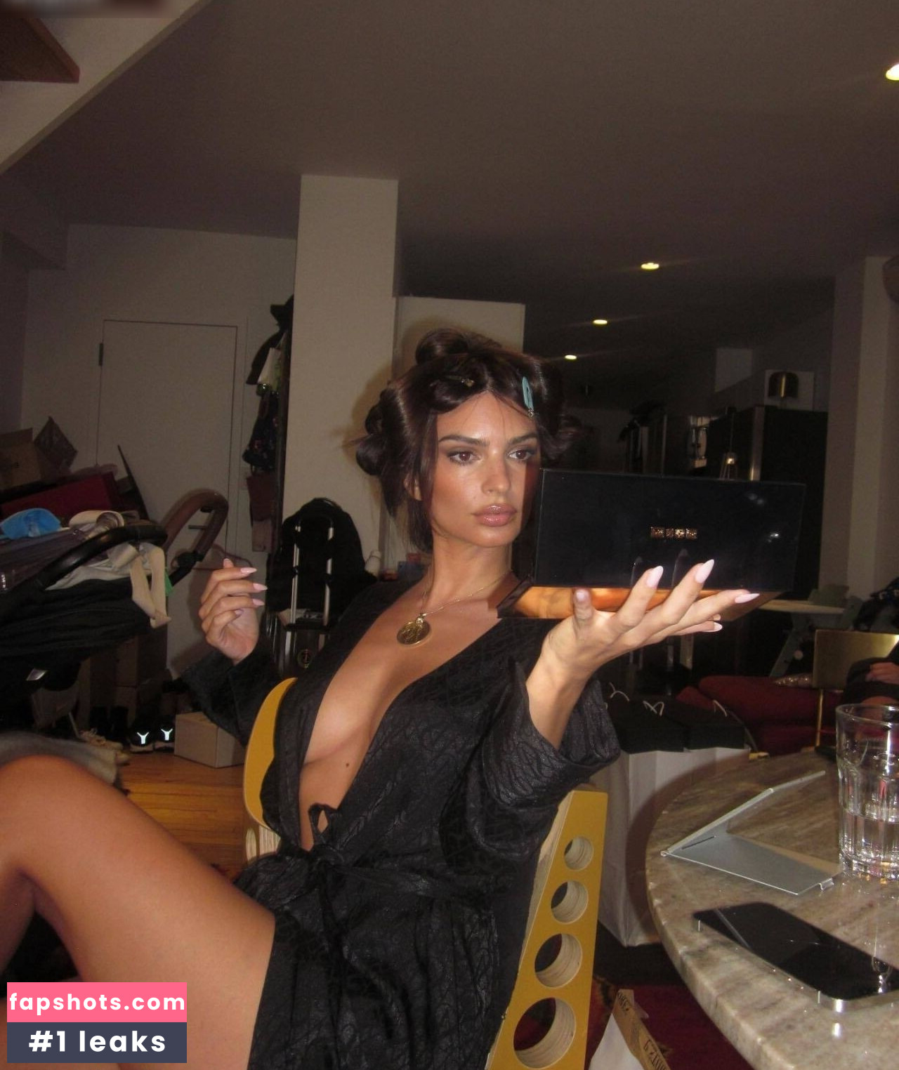 Emily Ratajkowski gallery photo #1509