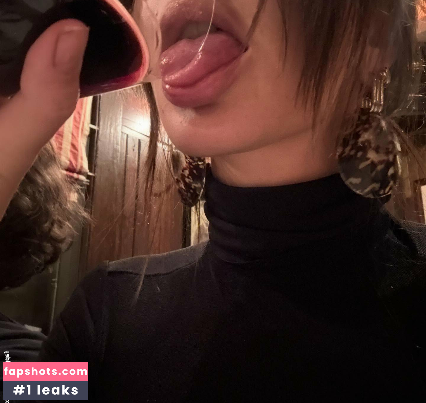 Emily Ratajkowski gallery photo #17