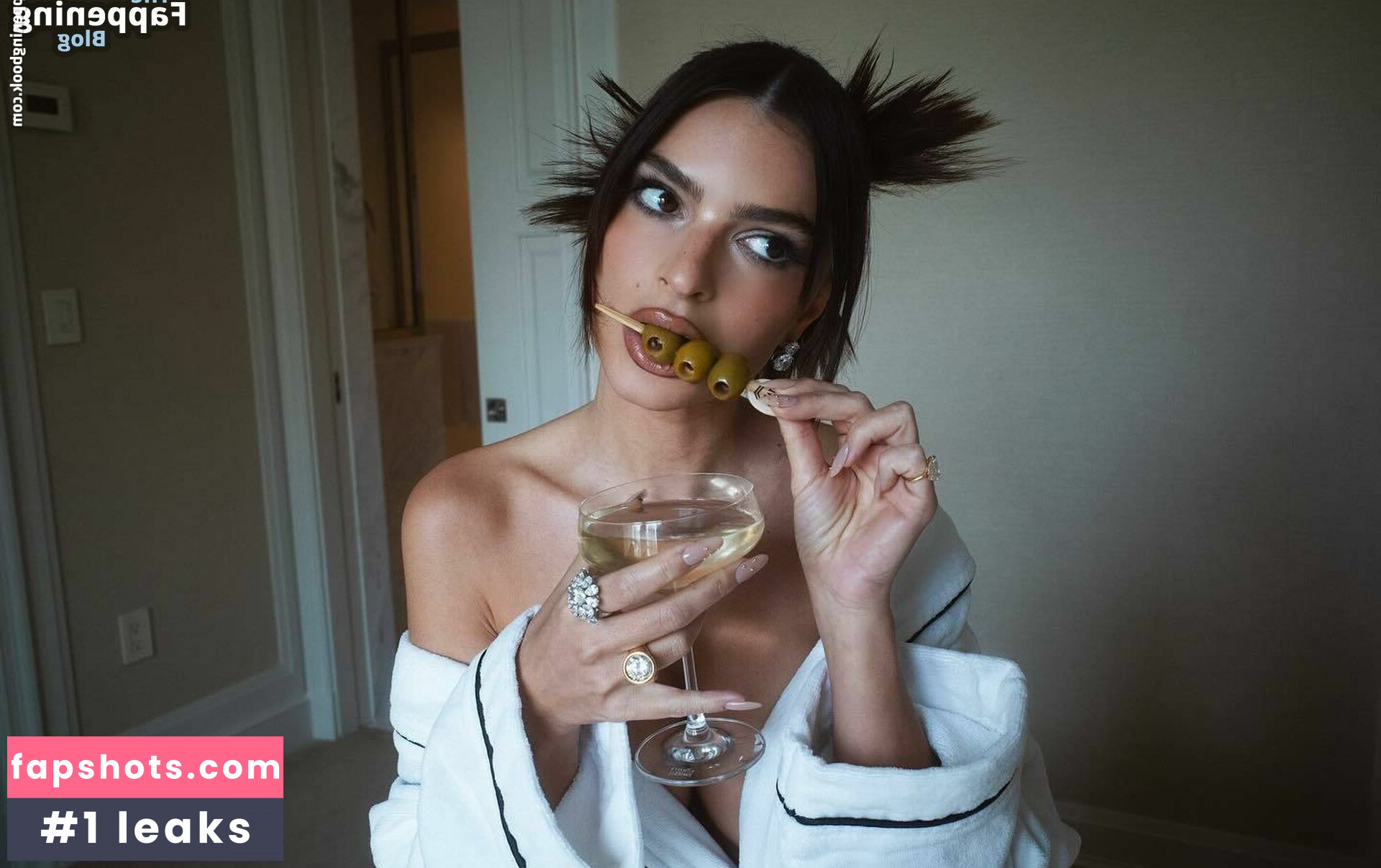 Emily Ratajkowski gallery photo #1661