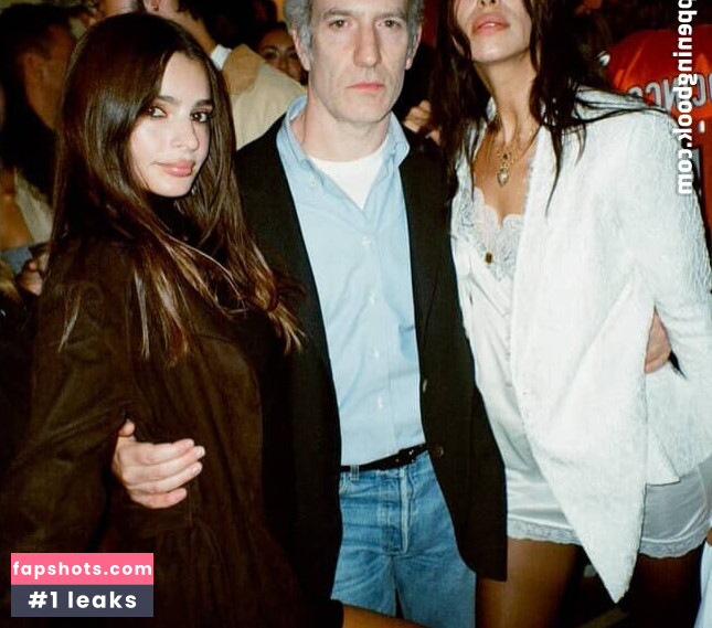 Emily Ratajkowski gallery photo #19