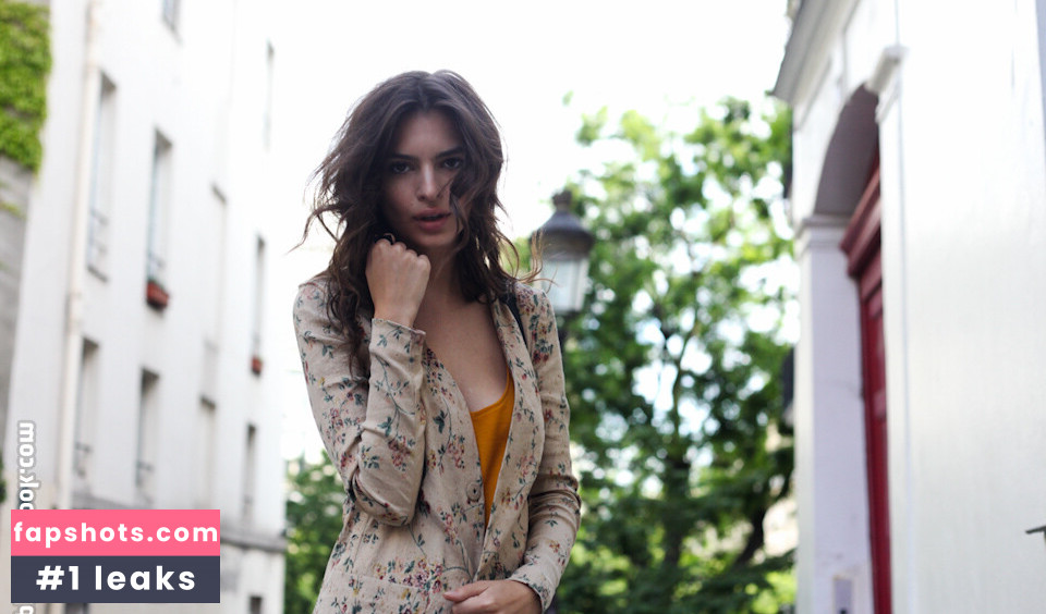 Emily Ratajkowski gallery photo #1844