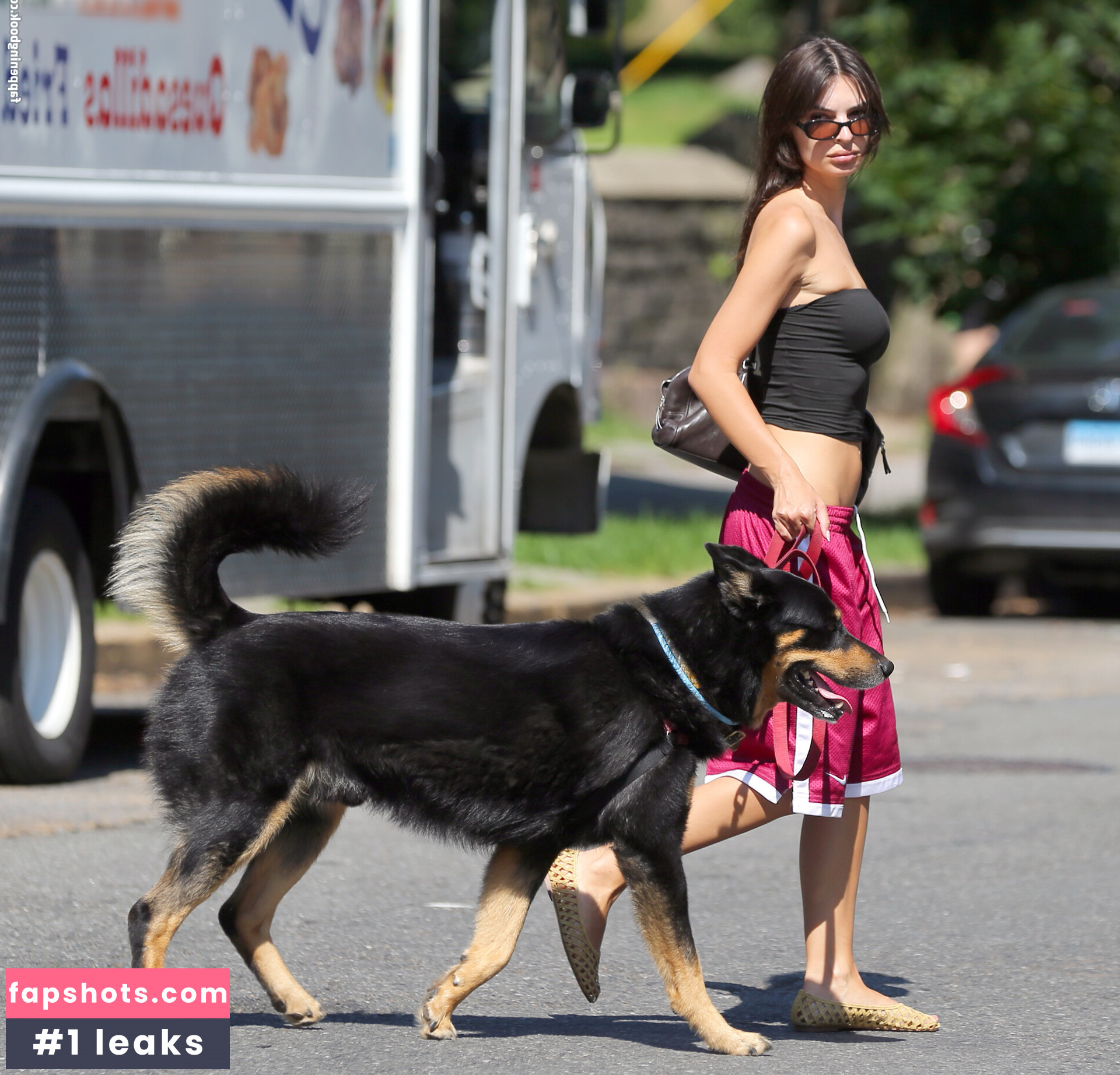 Emily Ratajkowski gallery photo #194