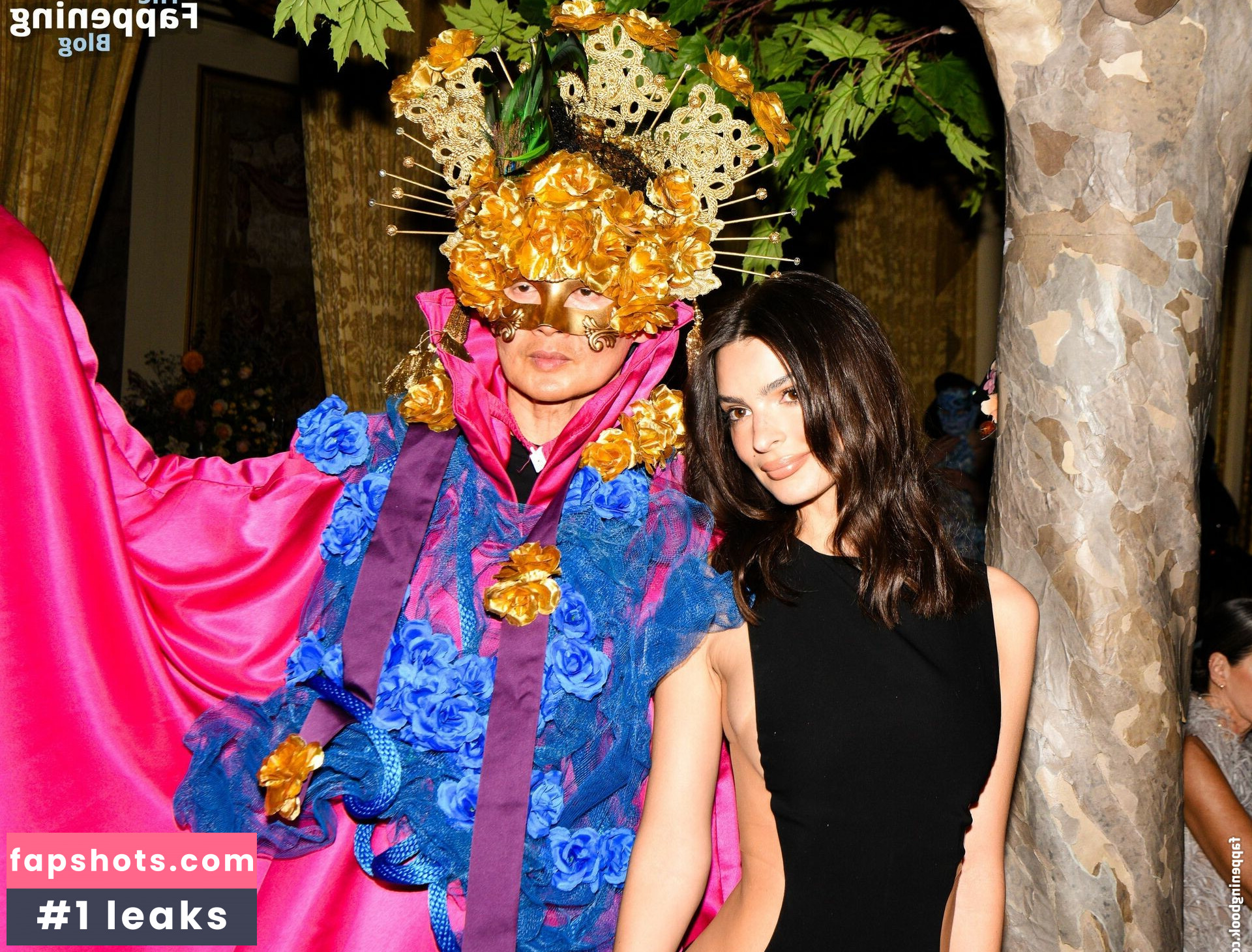 Emily Ratajkowski gallery photo #1938