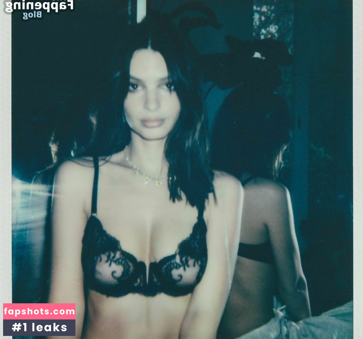 Emily Ratajkowski gallery photo #1945