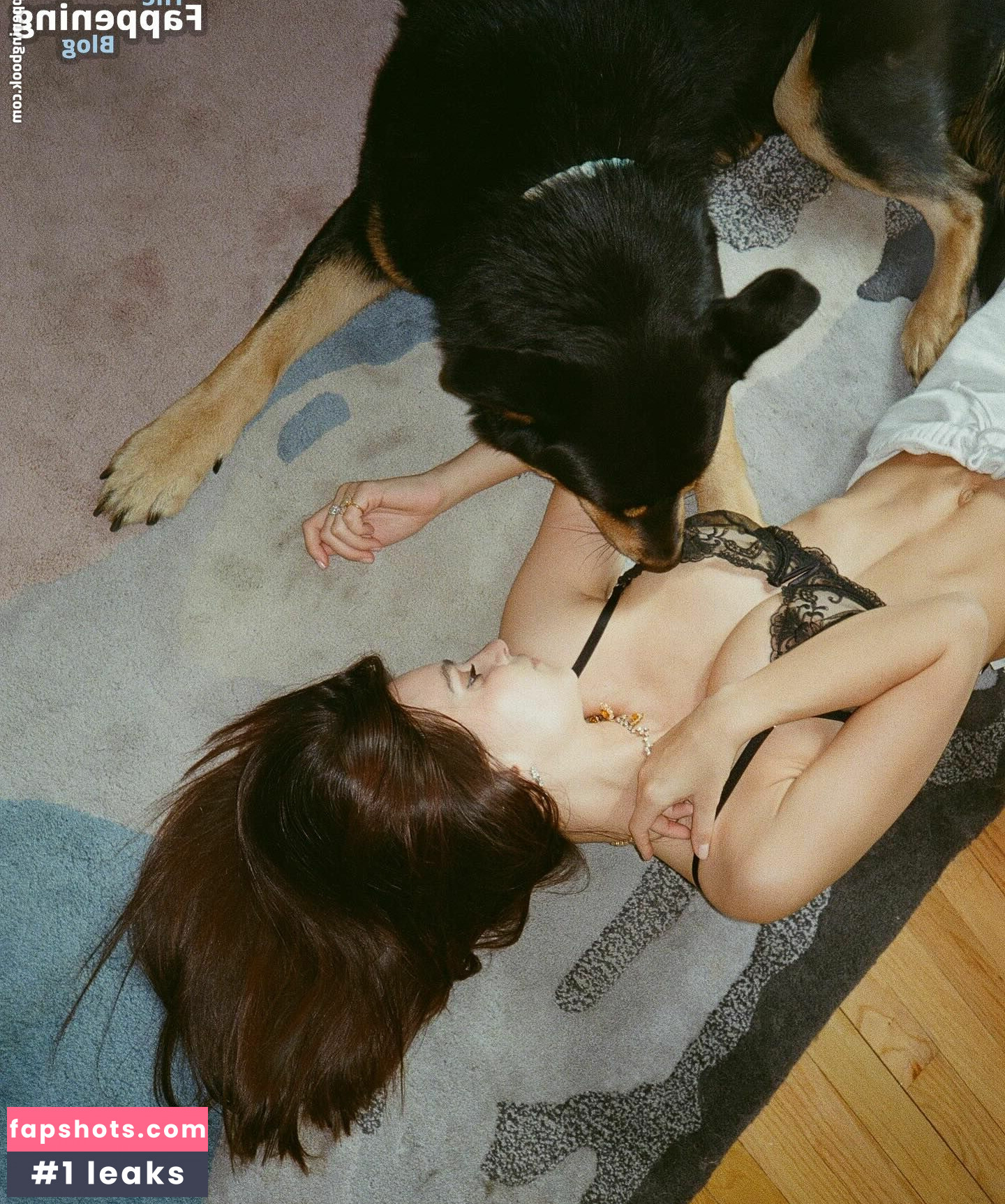 Emily Ratajkowski gallery photo #1992