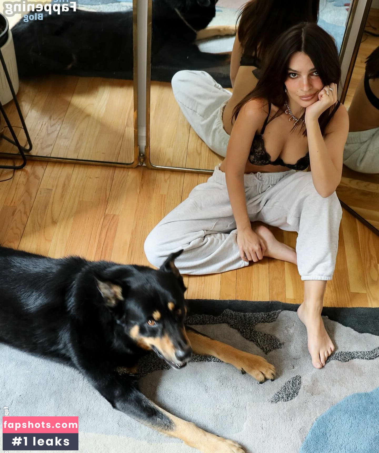 Emily Ratajkowski gallery photo #1995