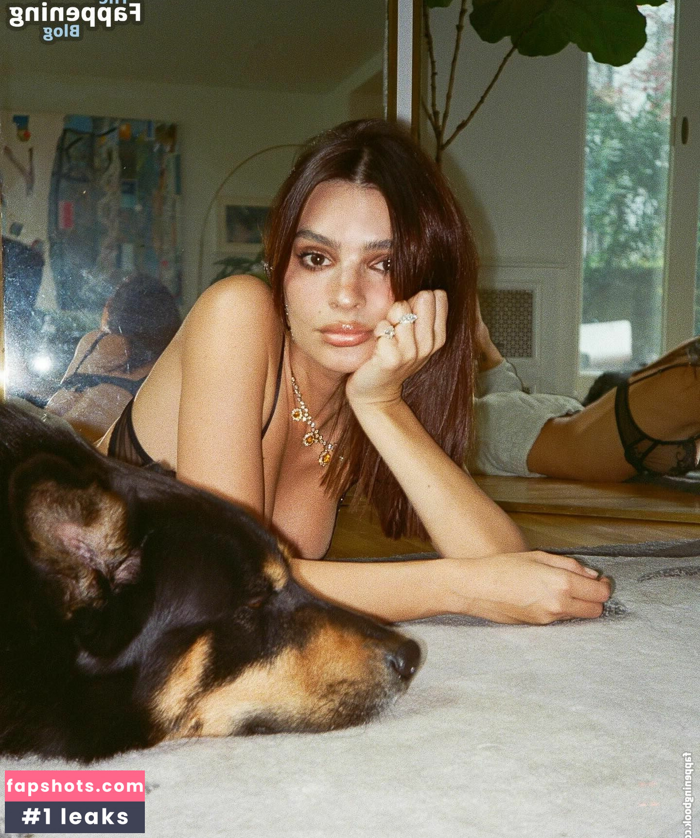 Emily Ratajkowski gallery photo #1996