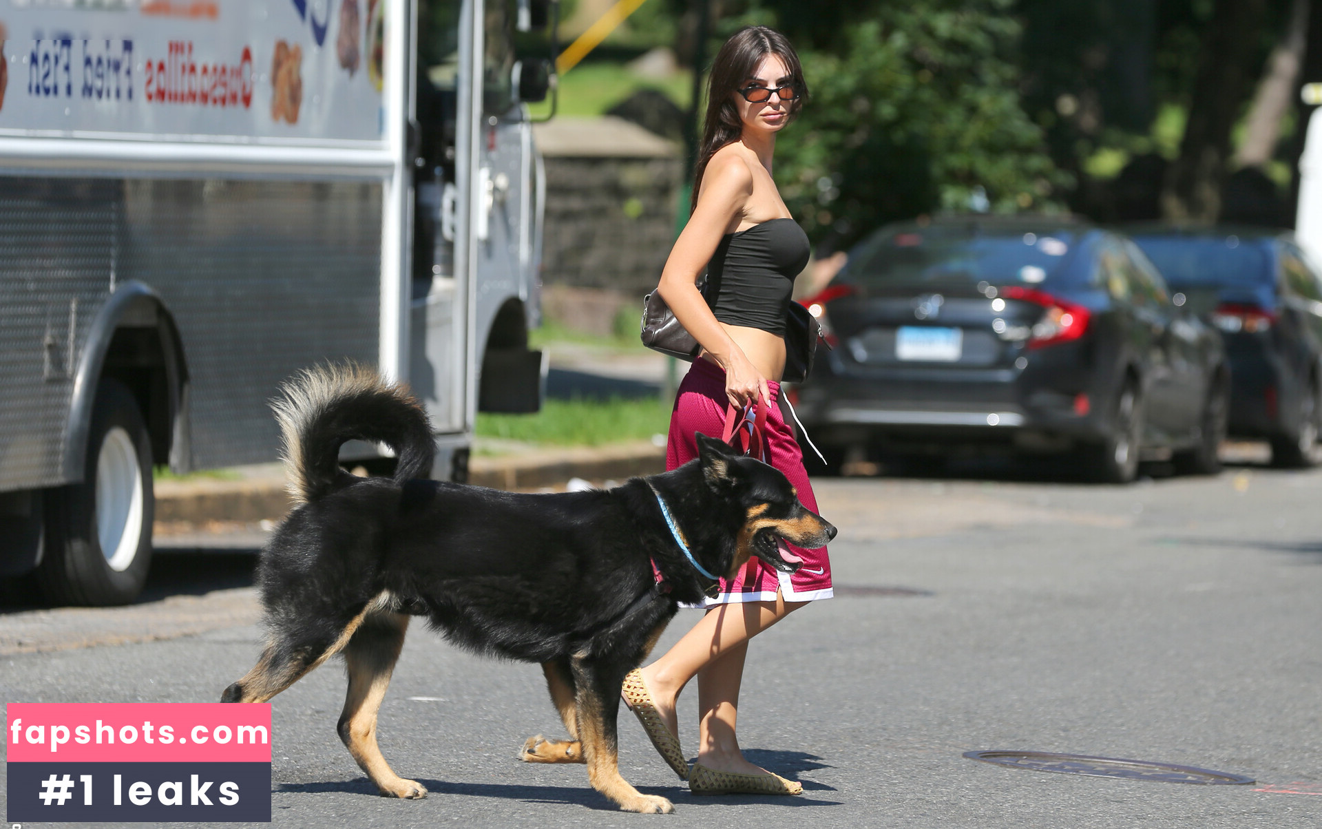 Emily Ratajkowski gallery photo #201