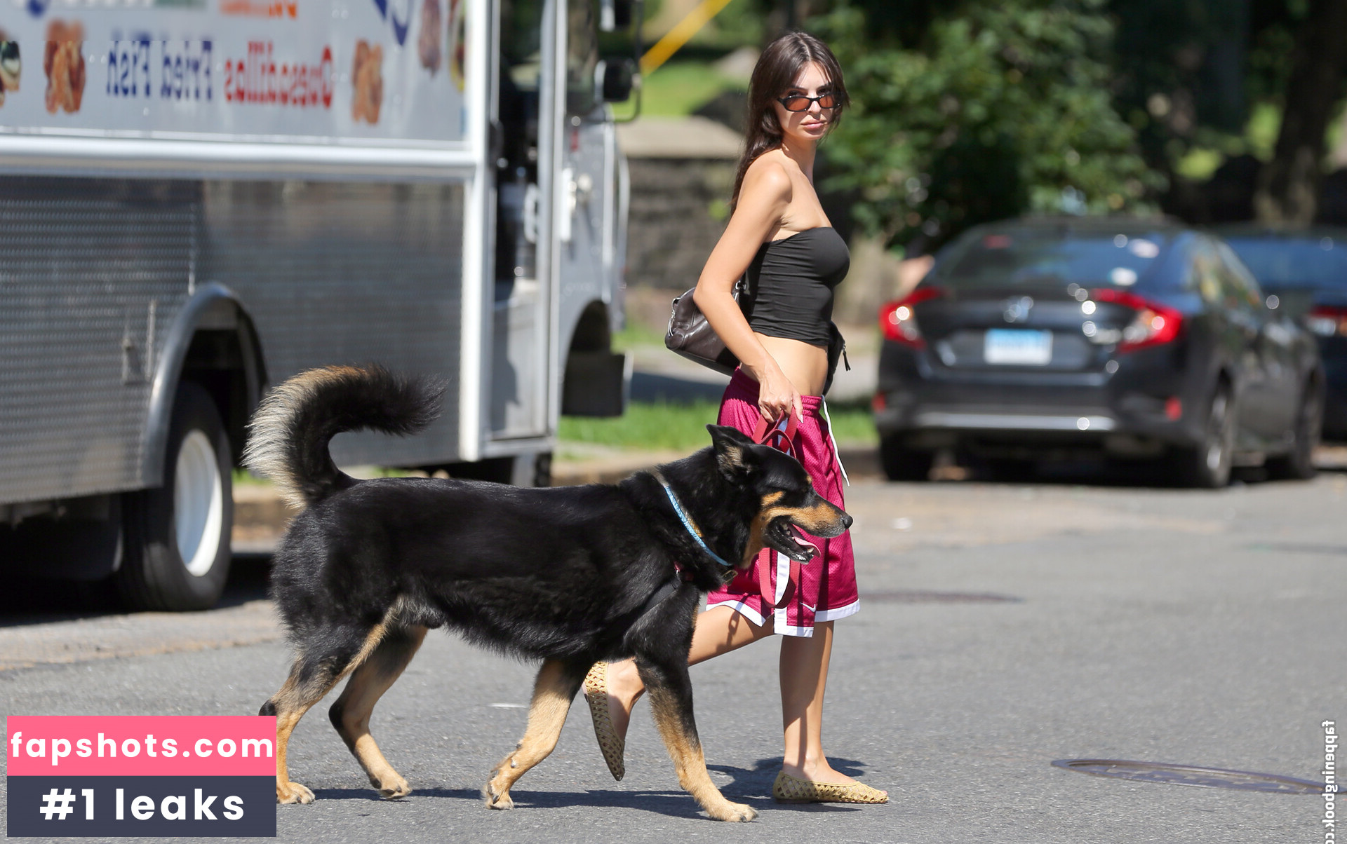 Emily Ratajkowski gallery photo #202