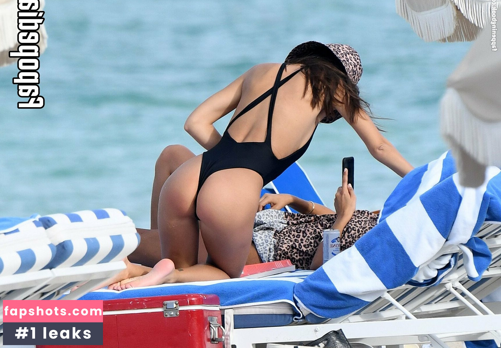 Emily Ratajkowski gallery photo #2054