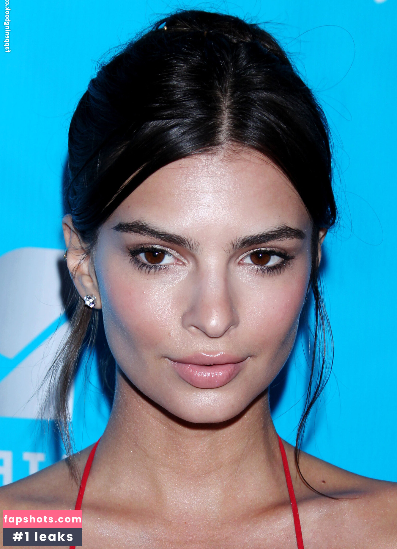 Emily Ratajkowski gallery photo #2062