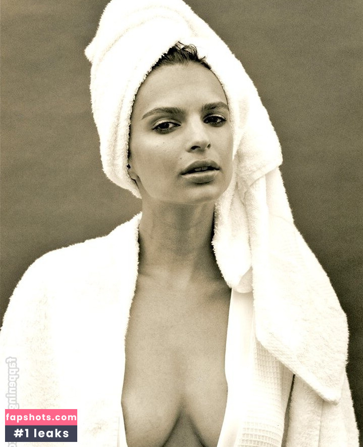 Emily Ratajkowski gallery photo #2085