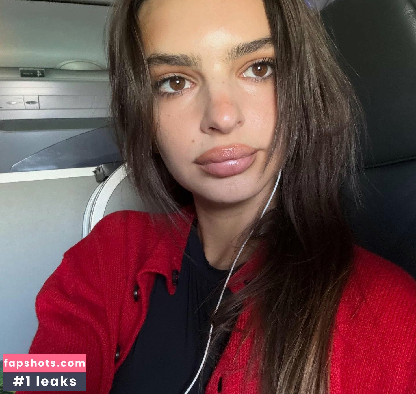 Emily Ratajkowski gallery photo #22