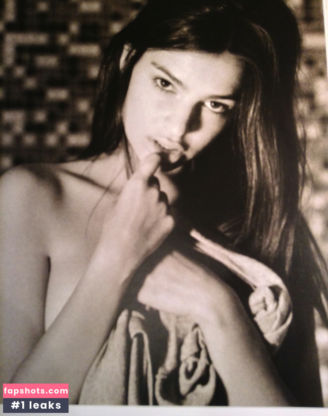 Emily Ratajkowski gallery photo #2103