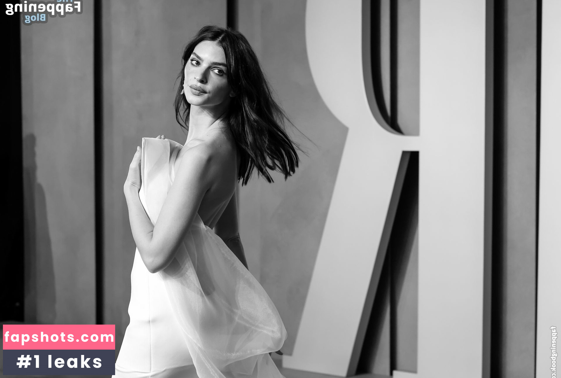 Emily Ratajkowski gallery photo #2129