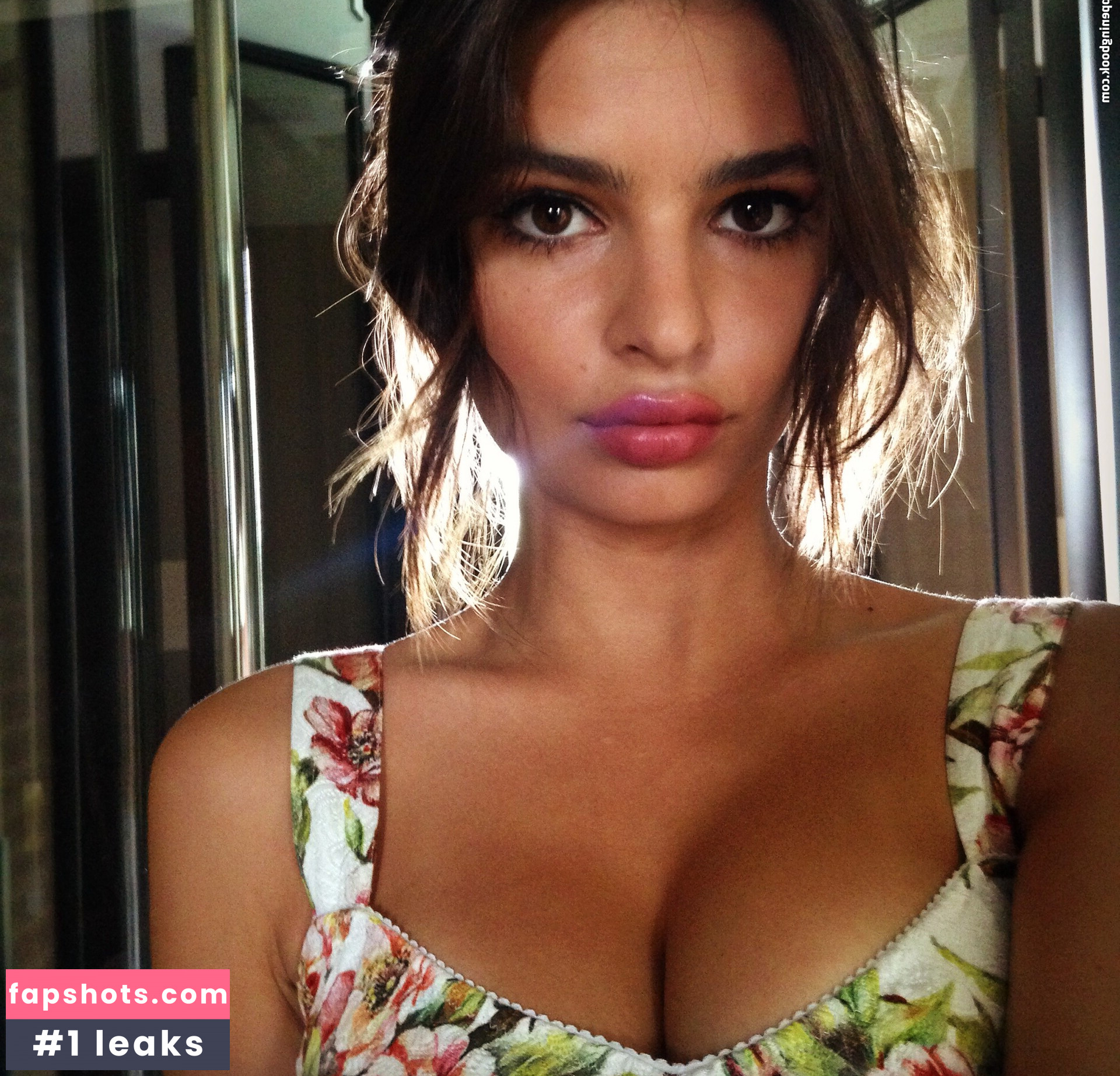Emily Ratajkowski gallery photo #2140