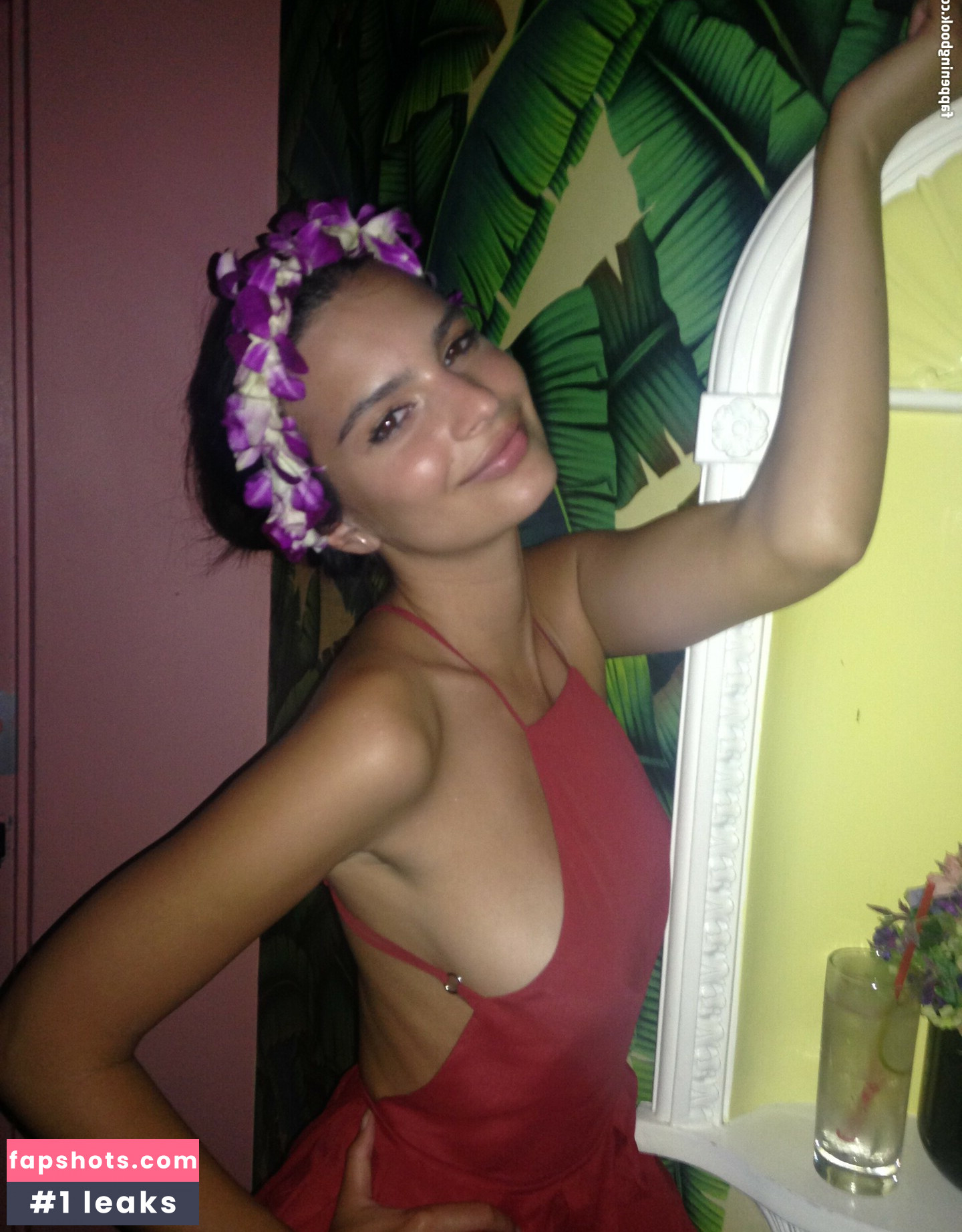 Emily Ratajkowski gallery photo #2147