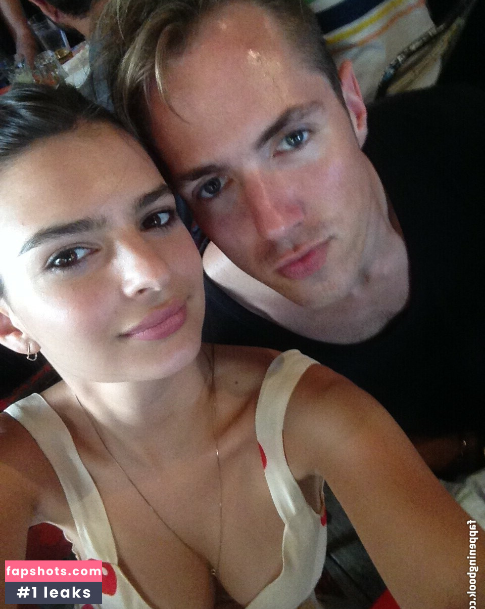 Emily Ratajkowski gallery photo #2150