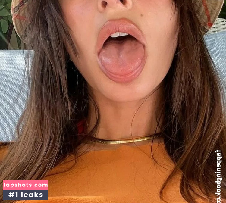 Emily Ratajkowski gallery photo #216