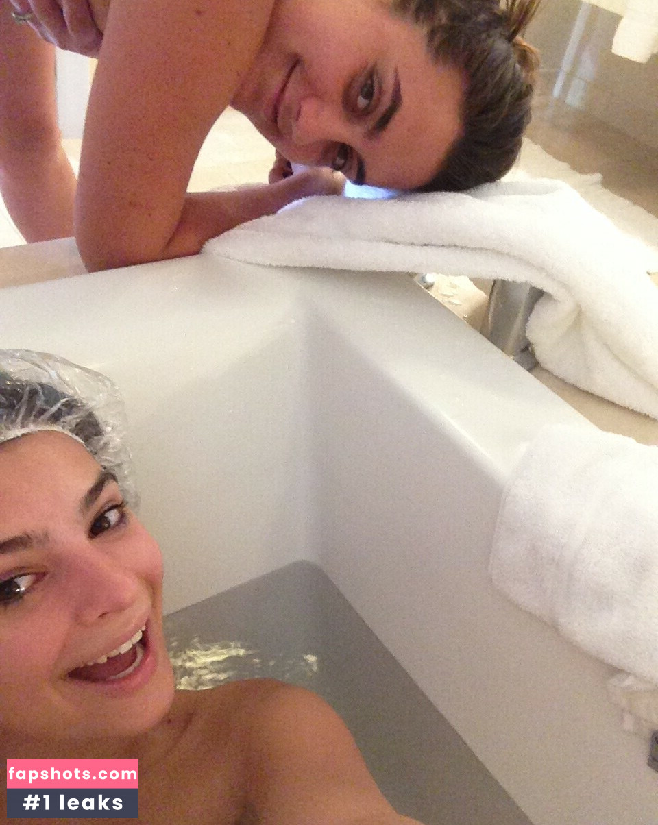 Emily Ratajkowski gallery photo #2151