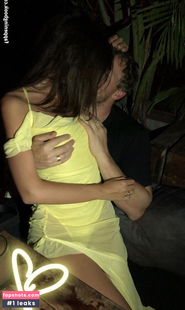 Emily Ratajkowski gallery photo #221