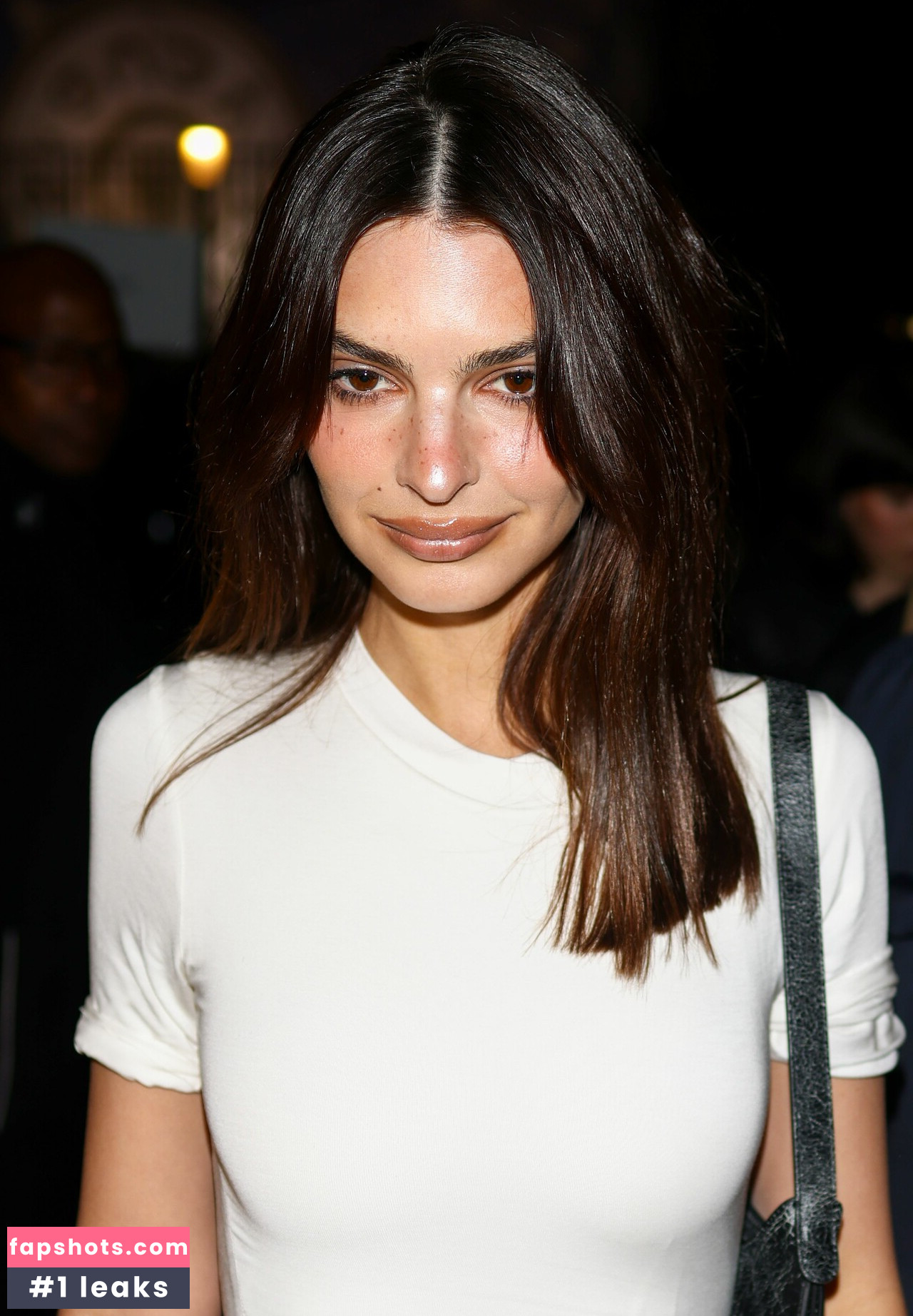 Emily Ratajkowski gallery photo #2210