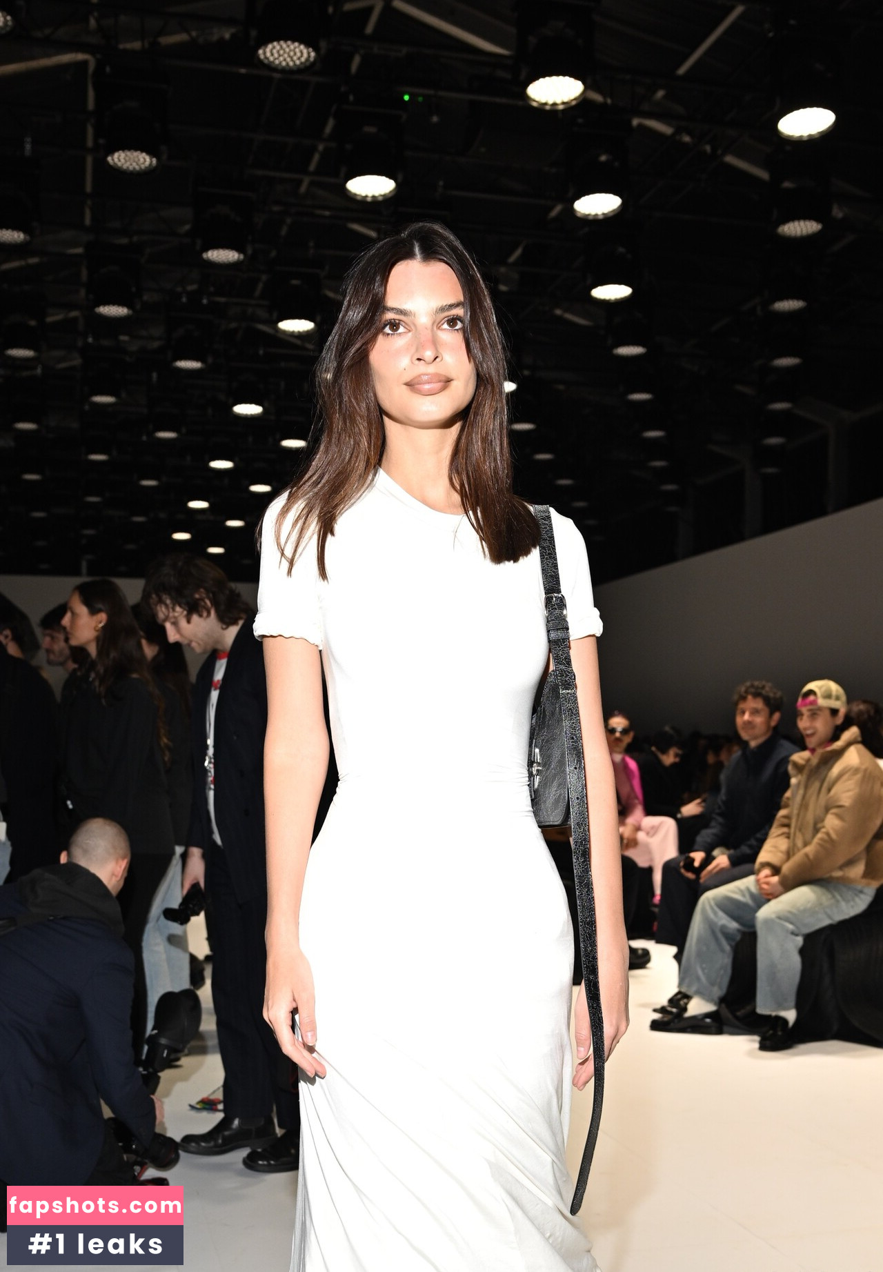 Emily Ratajkowski gallery photo #2223