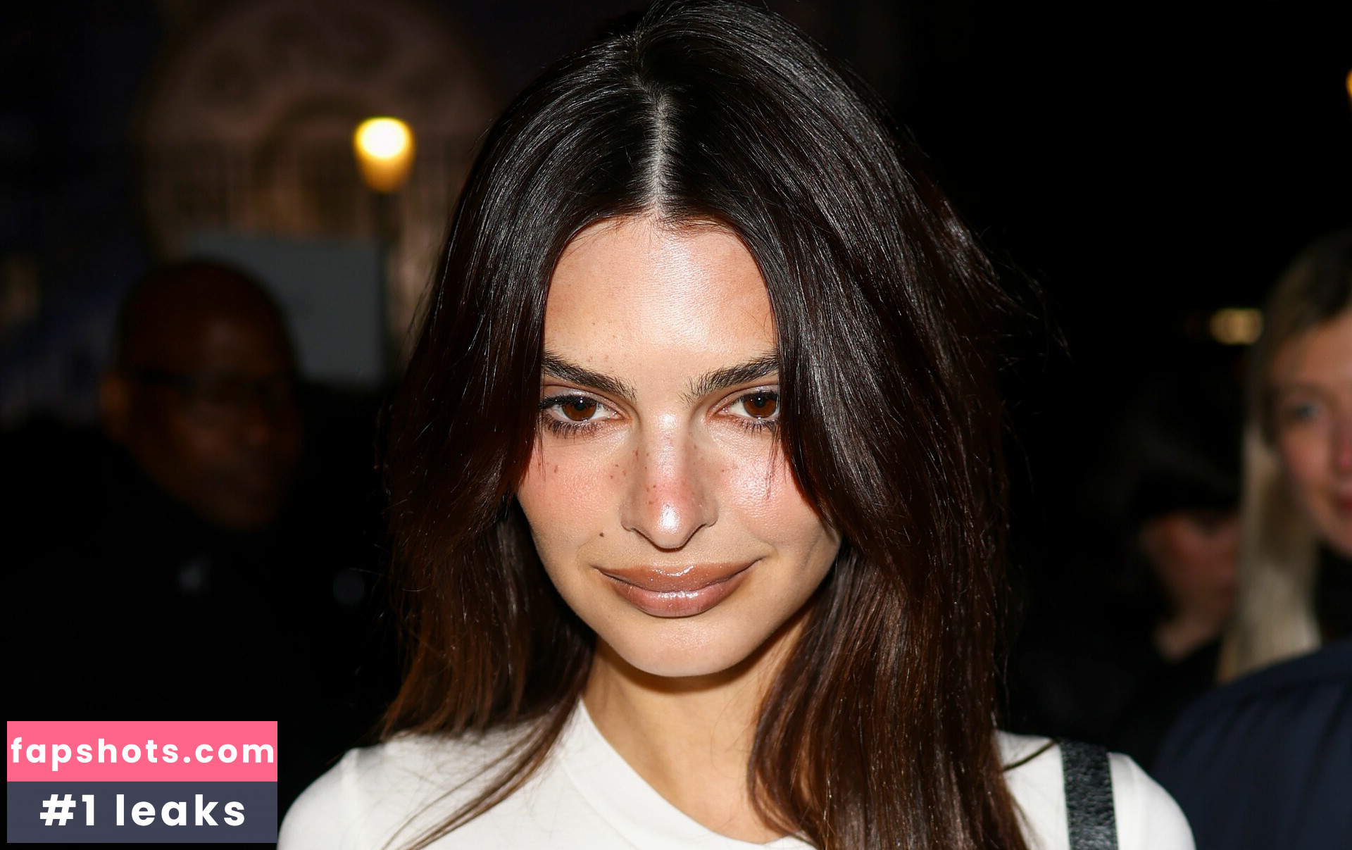 Emily Ratajkowski gallery photo #2224