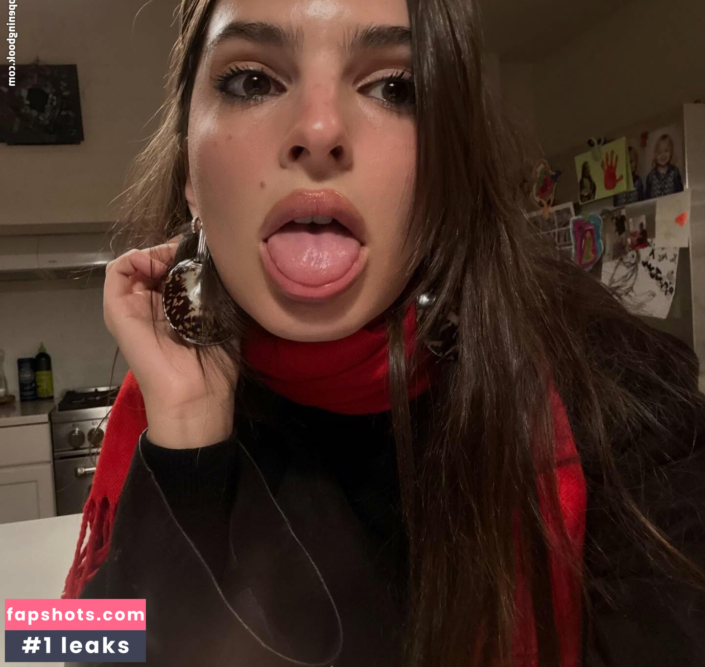 Emily Ratajkowski gallery photo #24