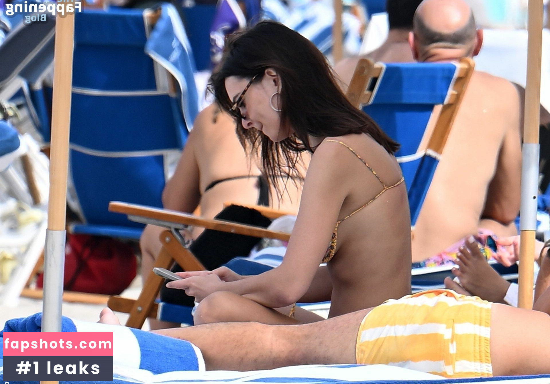 Emily Ratajkowski gallery photo #2311