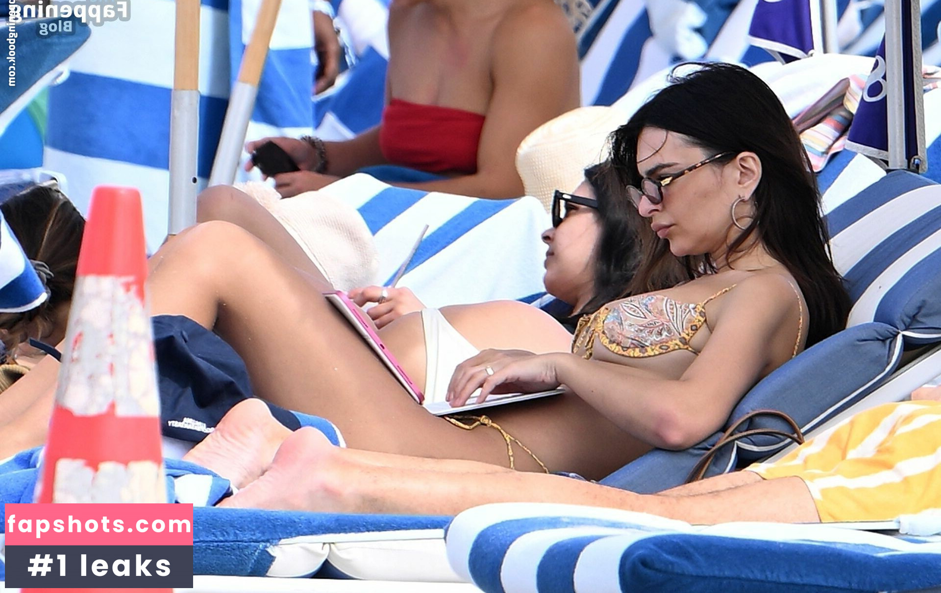 Emily Ratajkowski gallery photo #2316