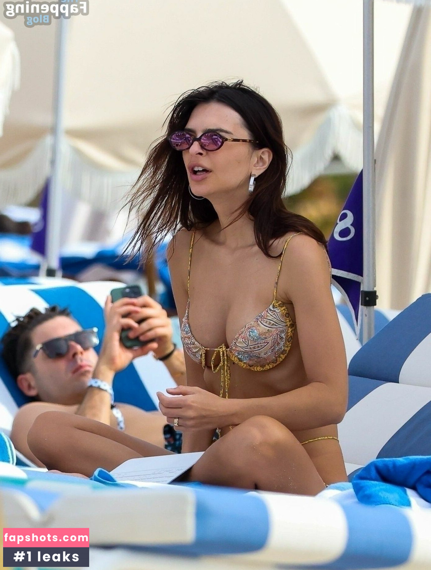 Emily Ratajkowski gallery photo #2337