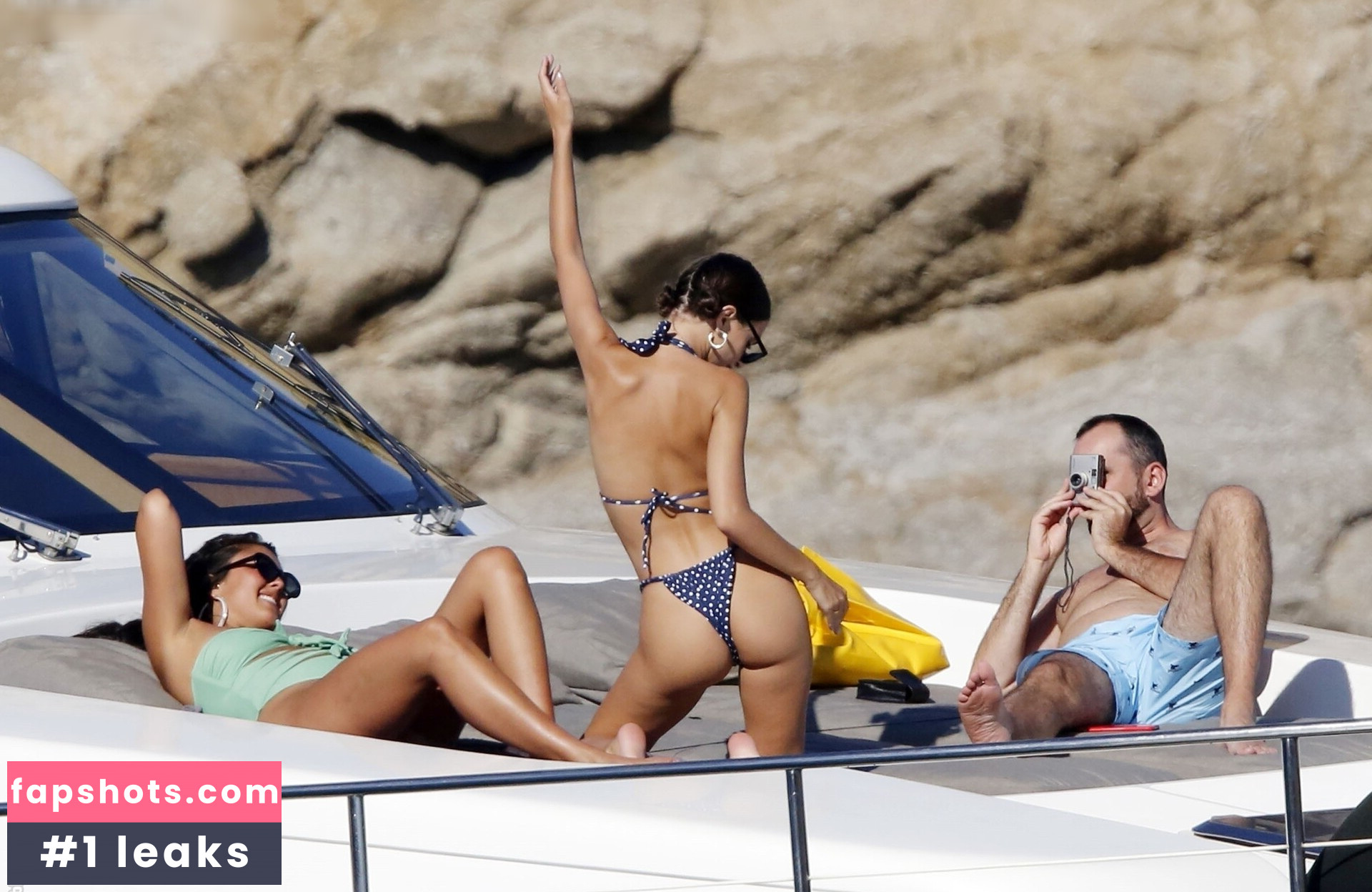 Emily Ratajkowski gallery photo #235