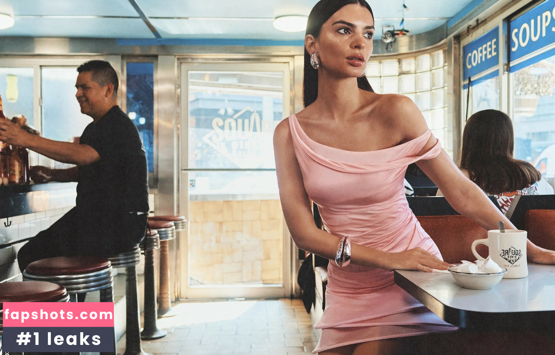 Emily Ratajkowski gallery photo #2355