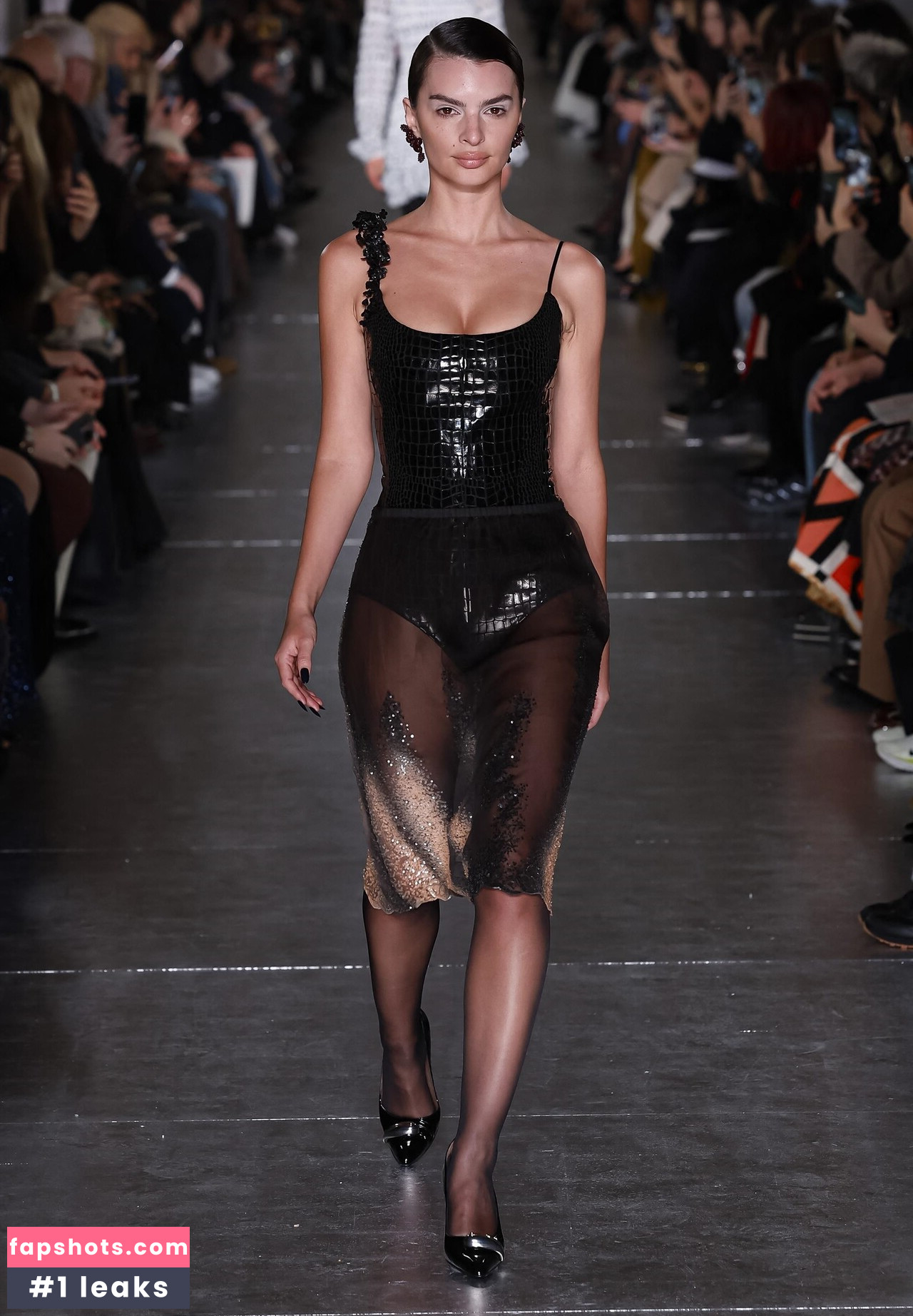 Emily Ratajkowski gallery photo #2360