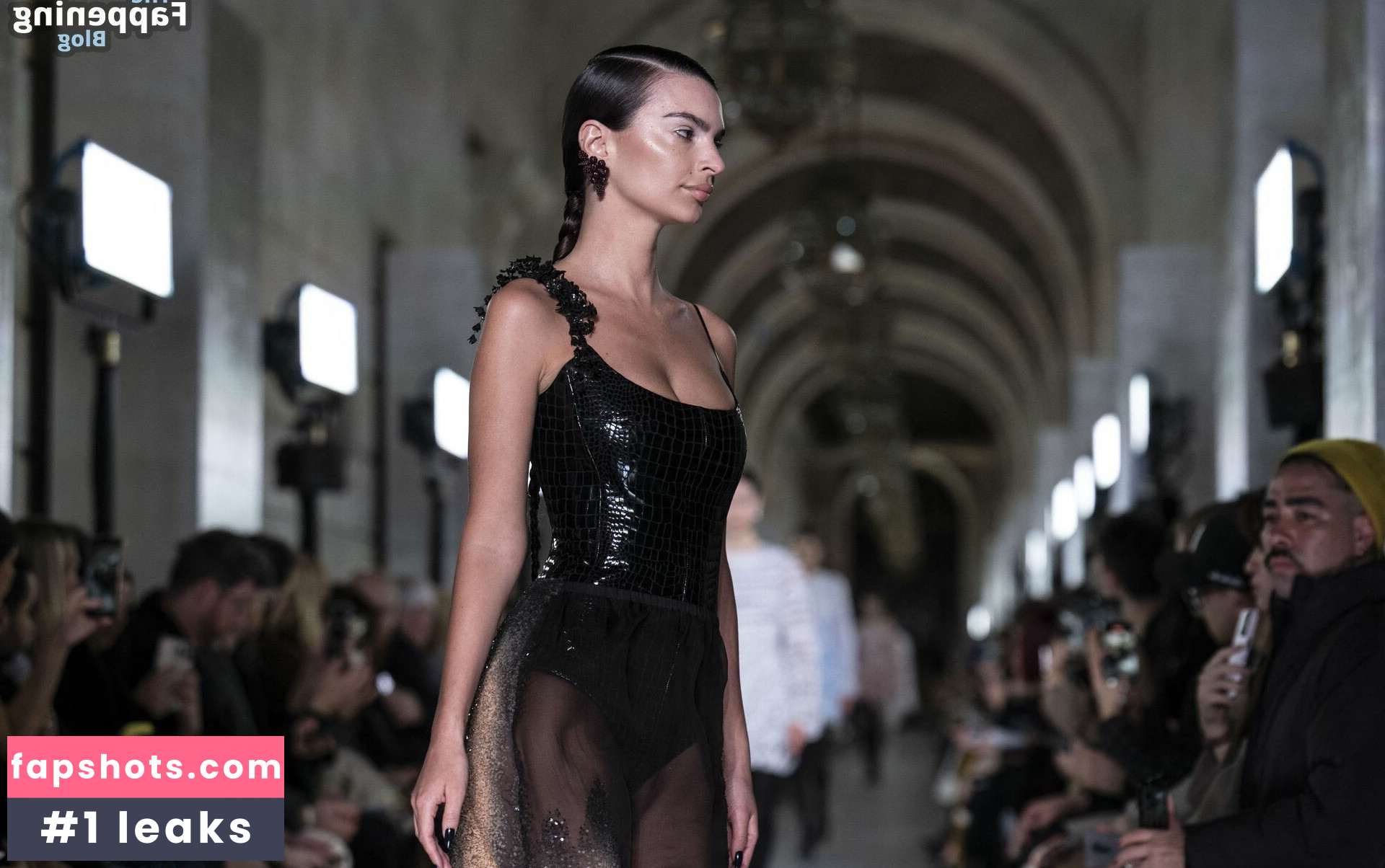 Emily Ratajkowski gallery photo #2367