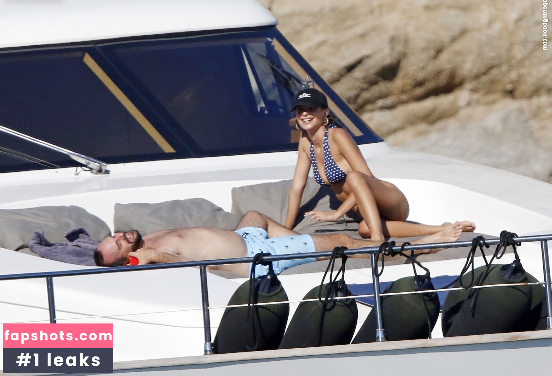 Emily Ratajkowski gallery photo #238